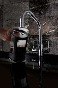 hot-tap-image-tiled_0.jpg